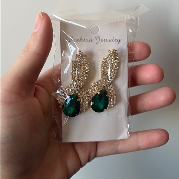 🐣EMERALD GREEN EARRINGS - Picture 5 of 5